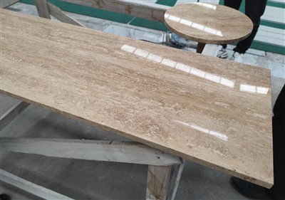 Travertinski tablicu vrh