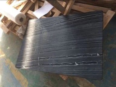 Drevni drveni stolovi od mramora