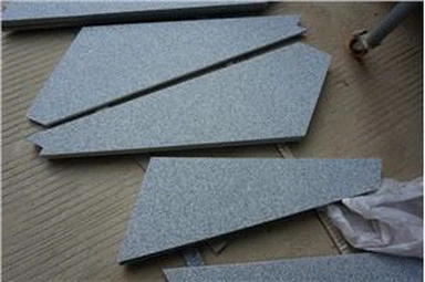 Svijetlo sivo granitno spiralno stubište Trošak