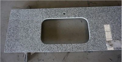 Bijela granitna kuhinja od bjelokosti u sivoj boji